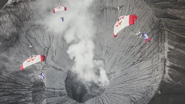 Skydivers make history takSkydivers make history taking flight over active volcano in Indonesia / 9news.com.au 