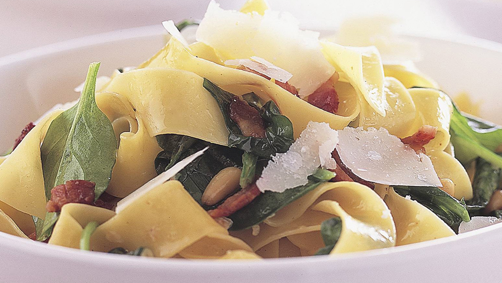 Spinach, bacon and pine nut pasta 9Kitchen