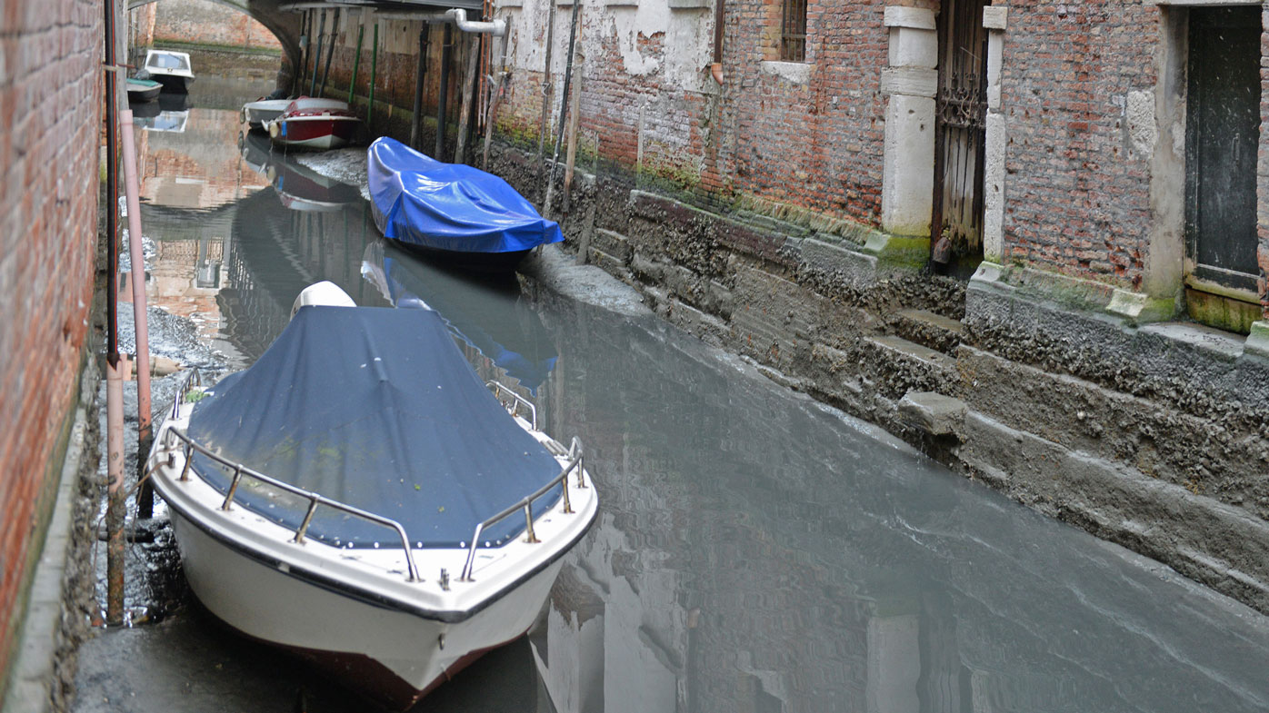 Rare low tide exposes Venice's filthy canals 9News