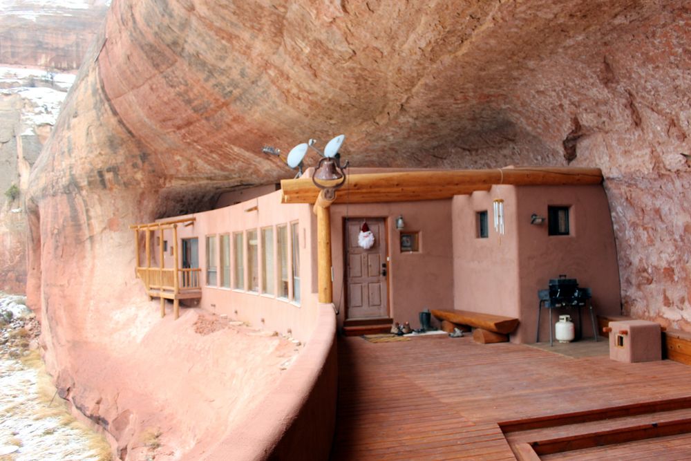 This cliff house in Utah is the quintessental offgrid escape