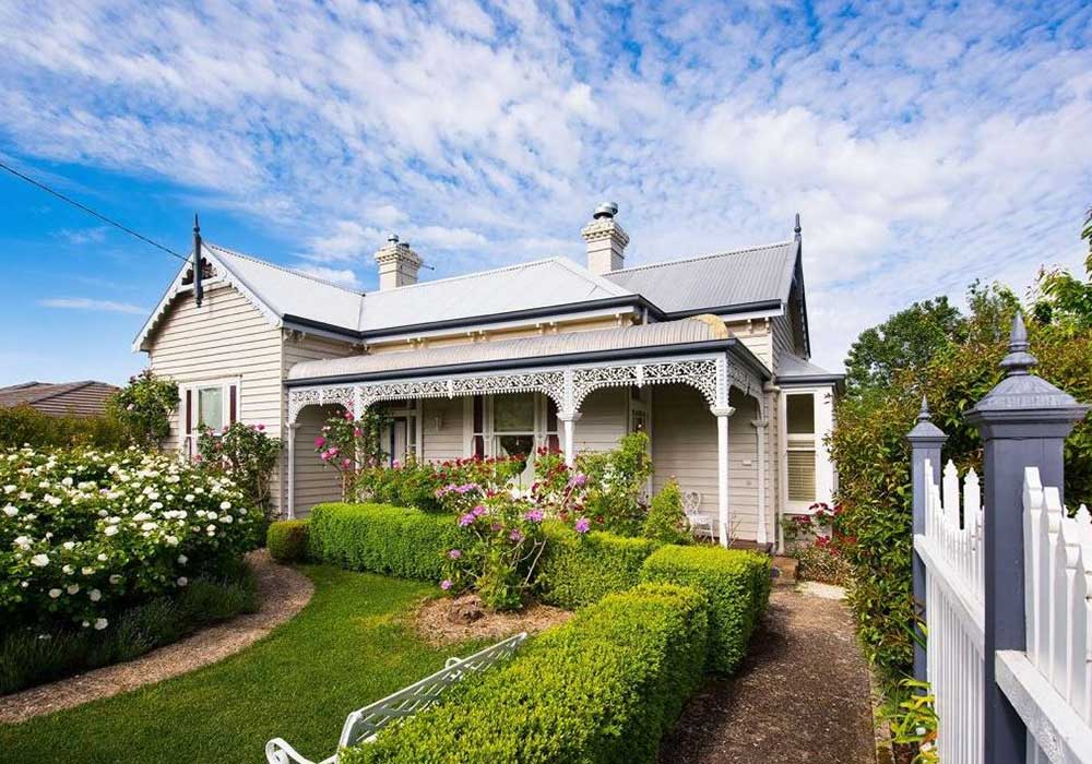 Tour this Daylesford country home 9Homes