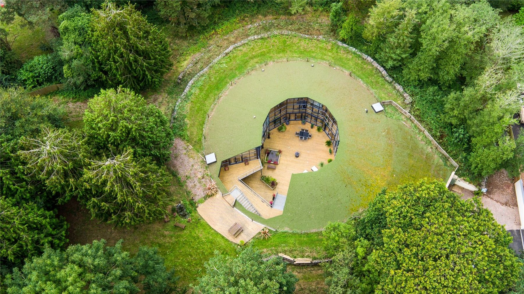 Water reservoir into underground home 9homes