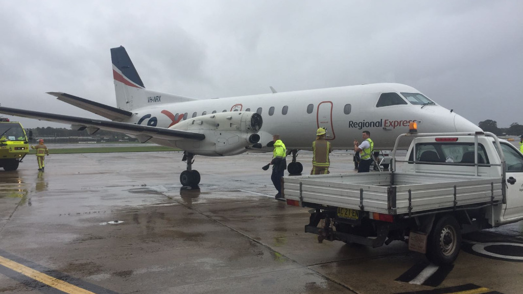 Rex airplane loses propeller mid-flight - 9news.com.au