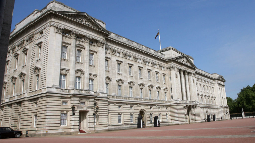 Royal staff called to Buckingham Palace for 'emergency meeting' report