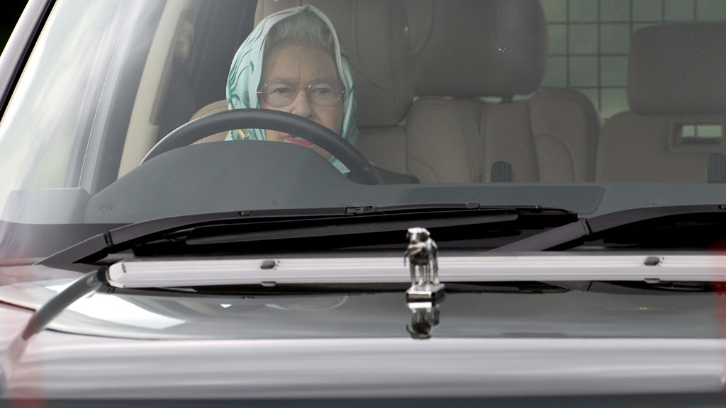 Pictures of Queen Elizabeth II driving have gone viral!