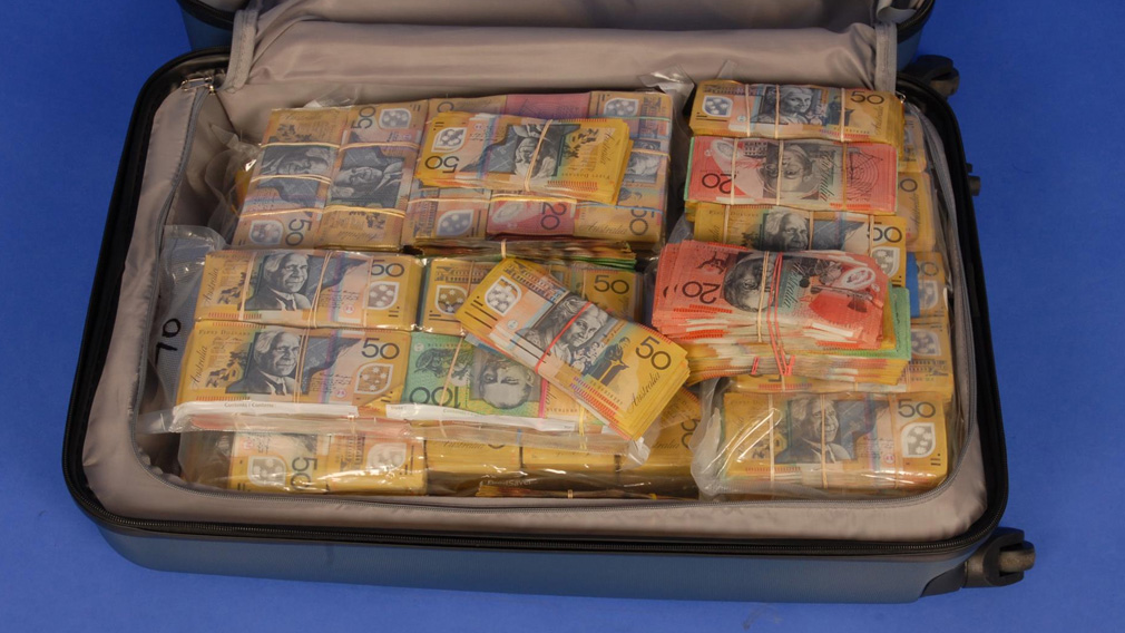 Police Hunt Owners Of Suitcase Containing $1.6 Million In Cash Police Hunt Owners Of Suitcase Containing $1.6 Million In Cash
