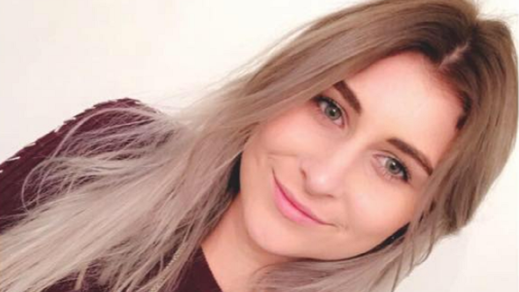 New Zealand woman dies talking selfie in London - 9Honey