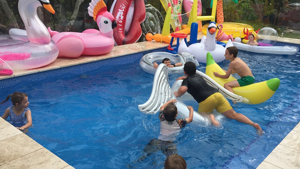 Inflatable pool toy safety tips for parents 9Honey