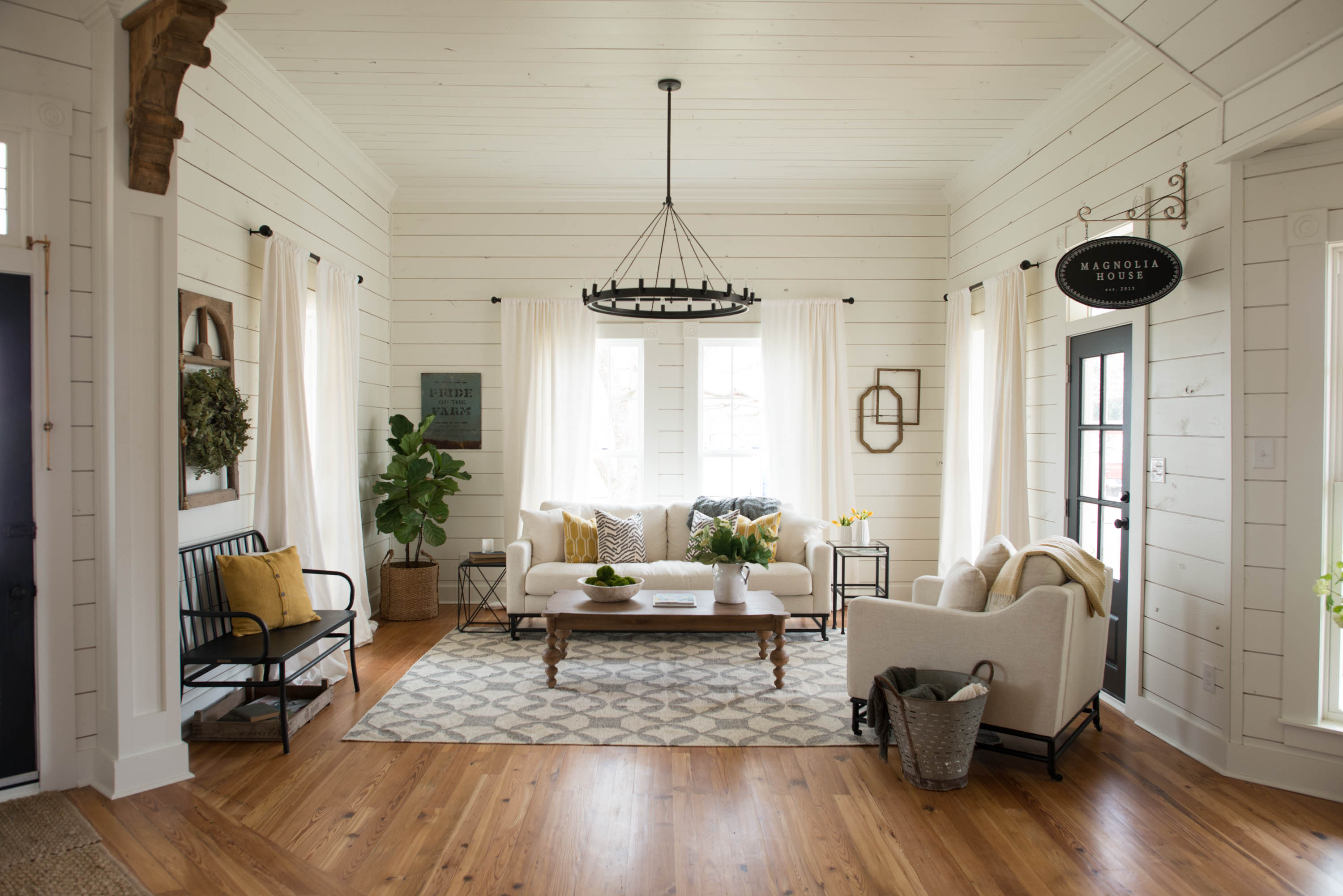 Inside Chip and Joanna Gaines charming Texan B&B 9homes