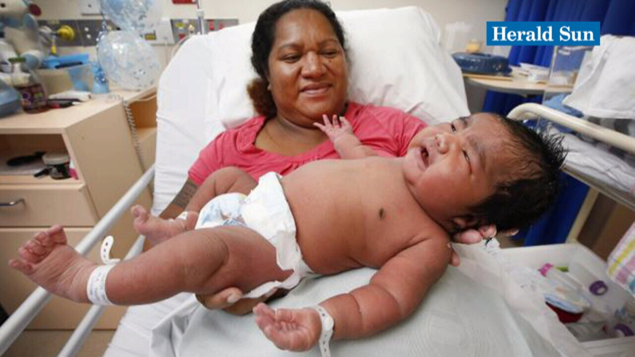 Big baby breaks record at Melbourne hospital at 6.3kg