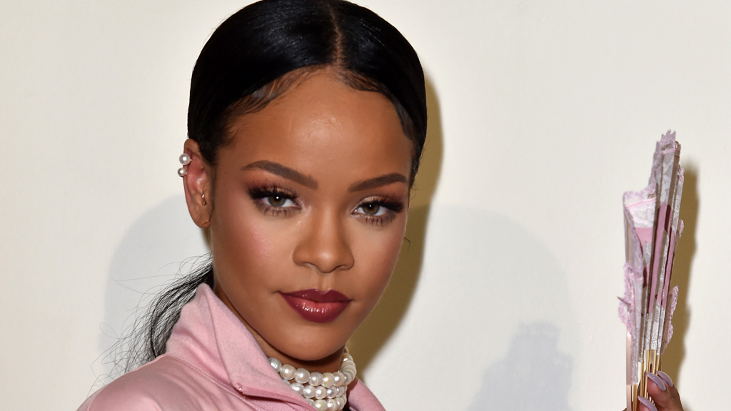 Rihanna S Makeup Artist Reveals The One Thing She Will Never Do 9style
