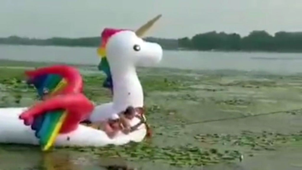 Women stranded in unicorn float 'rescued' from lake 9Honey