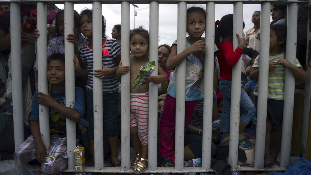 Trump threatens retaliation if migrants from Honduras spill into US