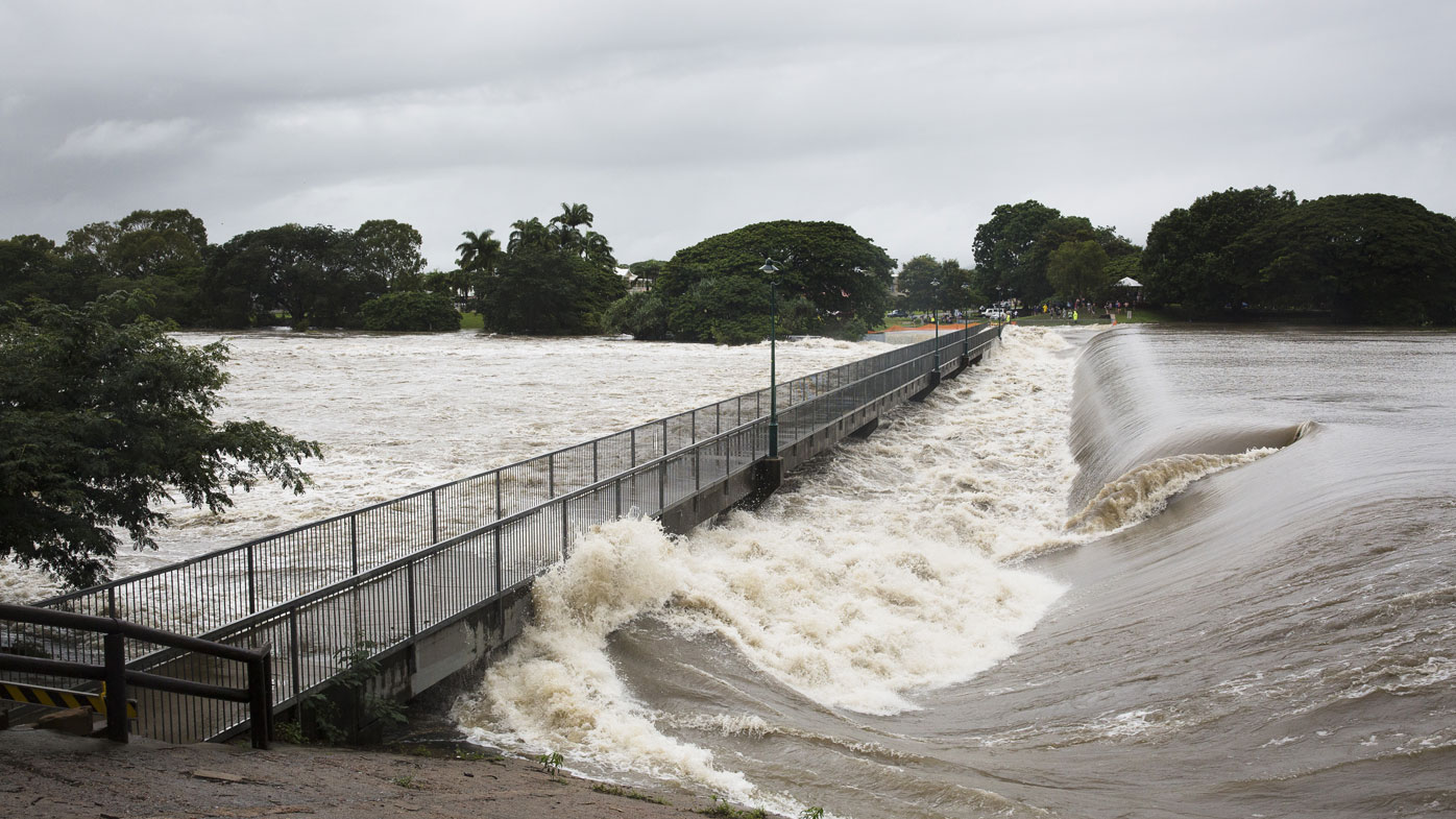 queensland-weather-dam-water-threatens-townsville-homes