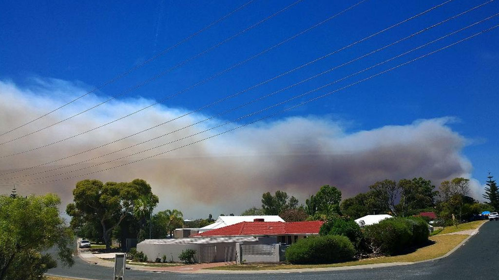 WA Bushfire Threatens Homes, Lives - 9News