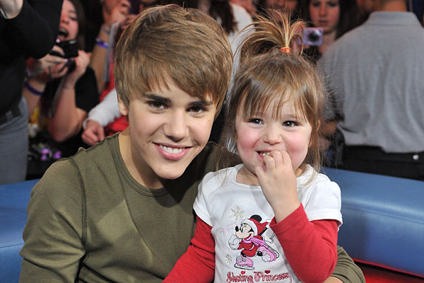 Video Justin Biebers Little Sister Steals The Show 9thefix