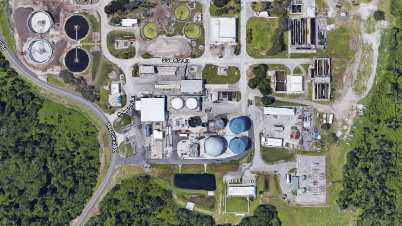 Worker dies after fall into oil vat at facility near Walt Disney World in Florida