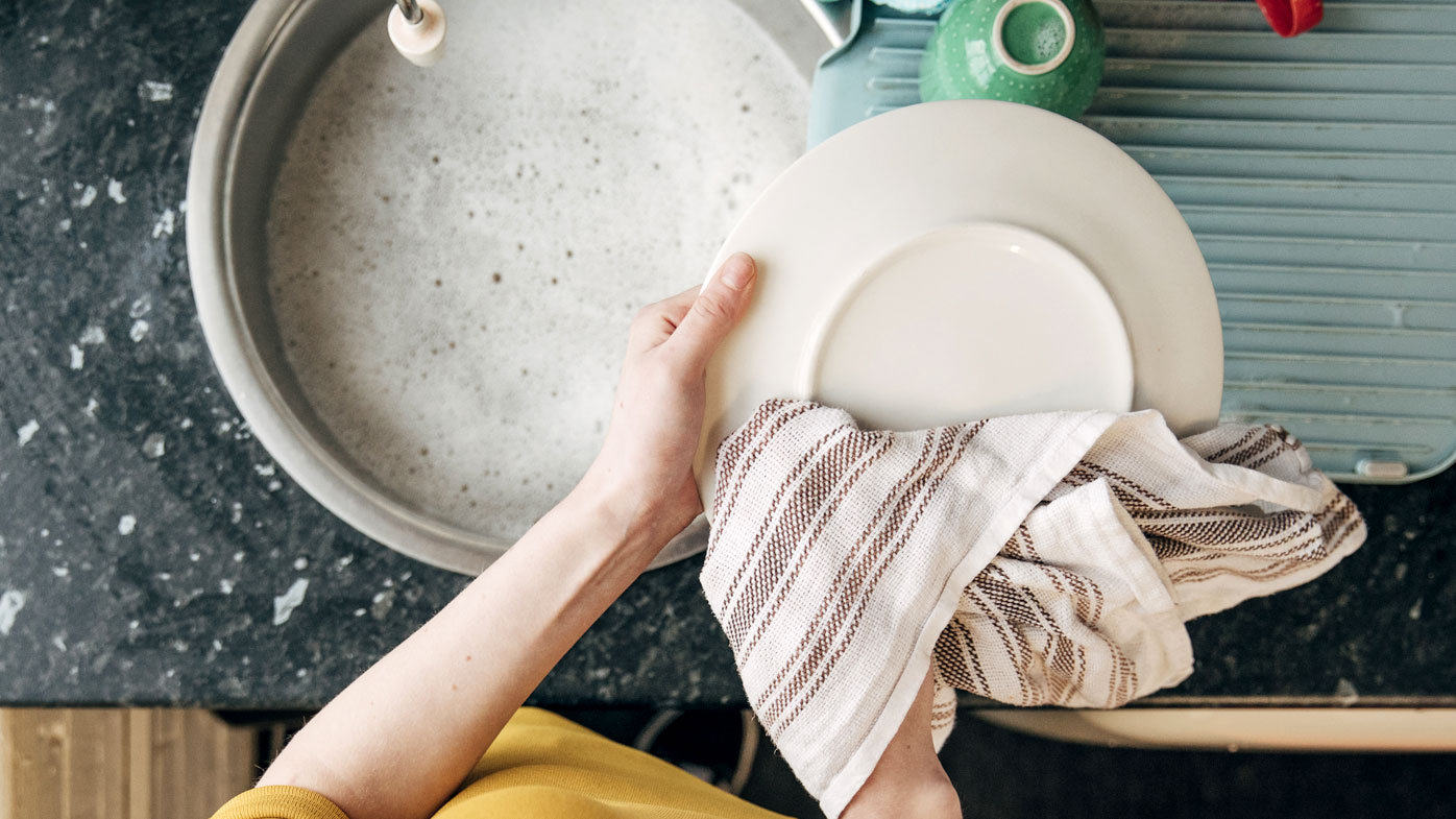 Kitchen towels covered in bacteria, increasing risk of food poisoning