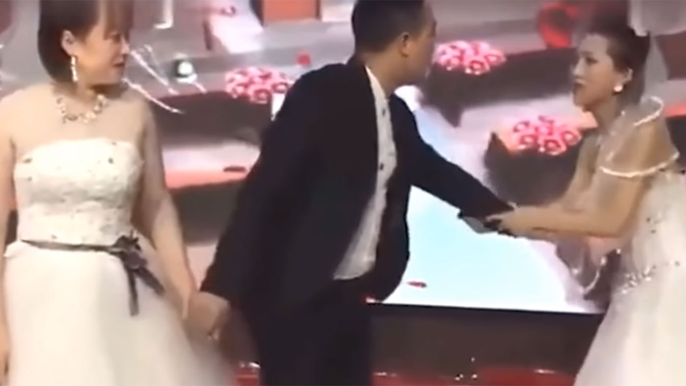 Video Of Grooms Ex Girlfriend Crashes His Wedding In Bridal Gown Goes Viral 9honey 8266