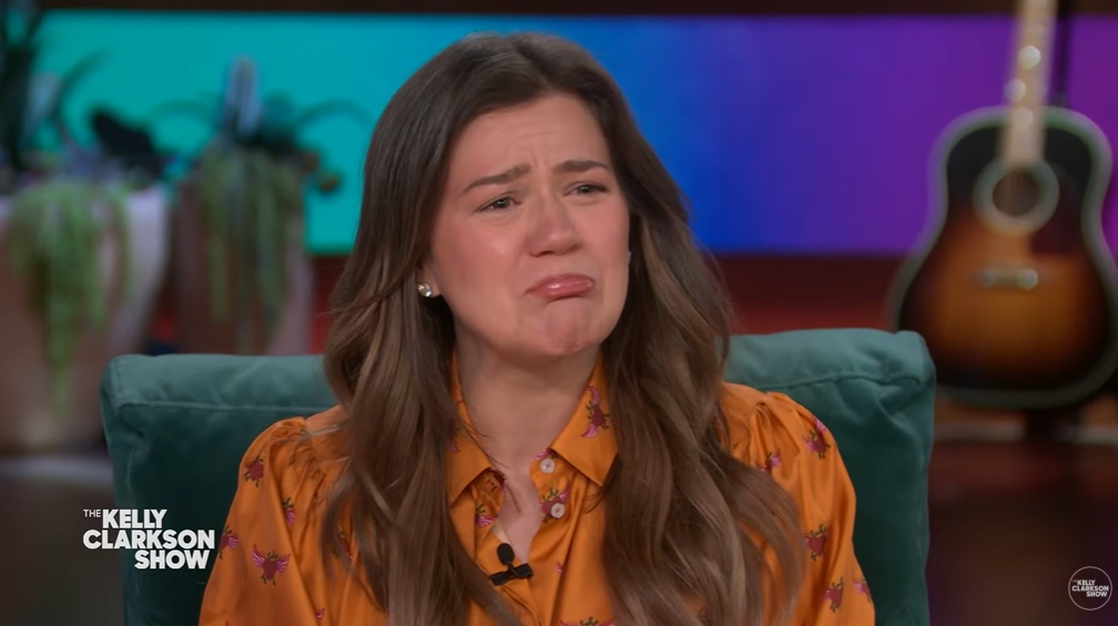 Kelly Clarkson tears up over talk show ending, after revealing heartbreaking reason she quit