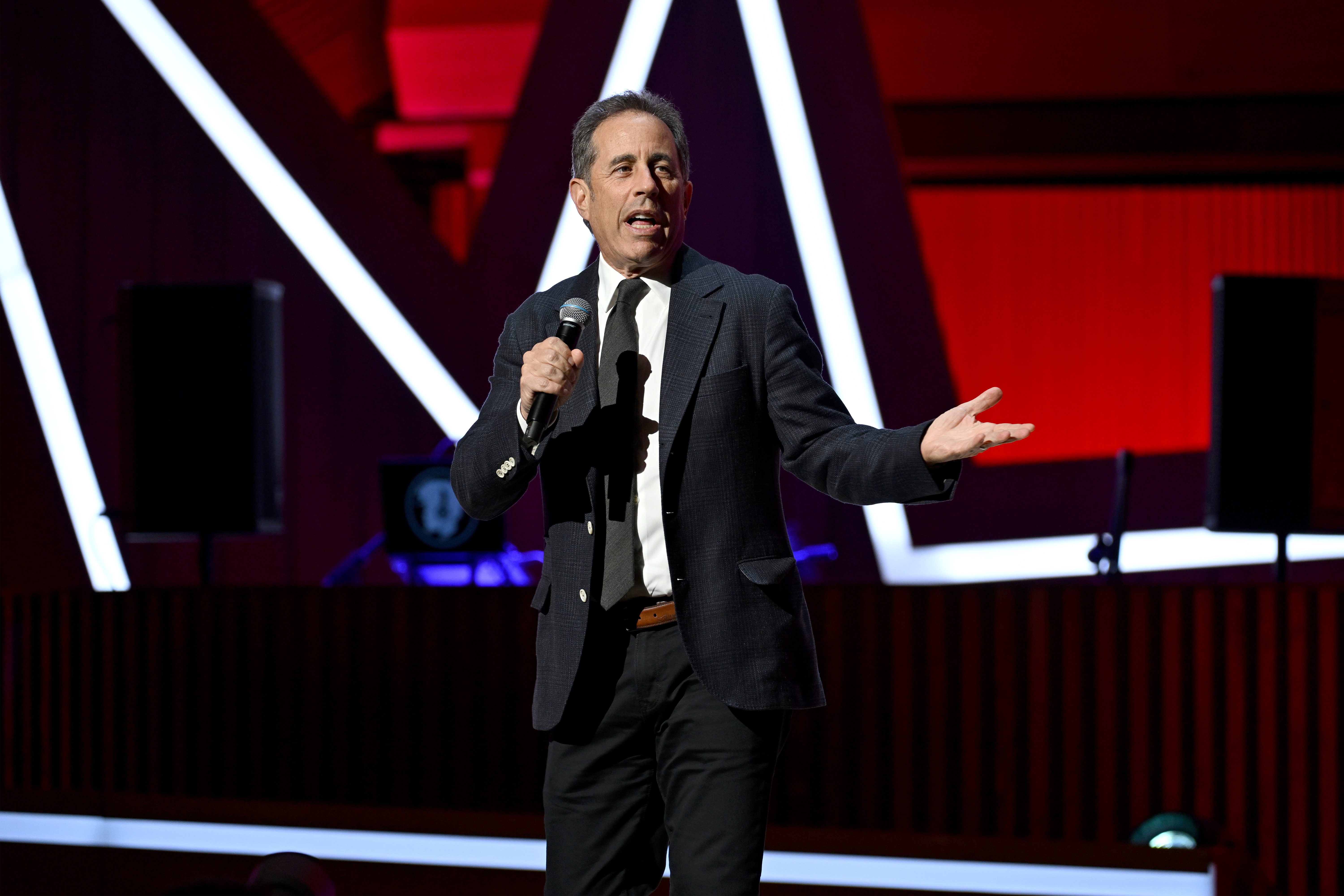 Jerry Seinfeld takes aim at rival sitcom Friends in on-stage swipe: 'Good-looking people'