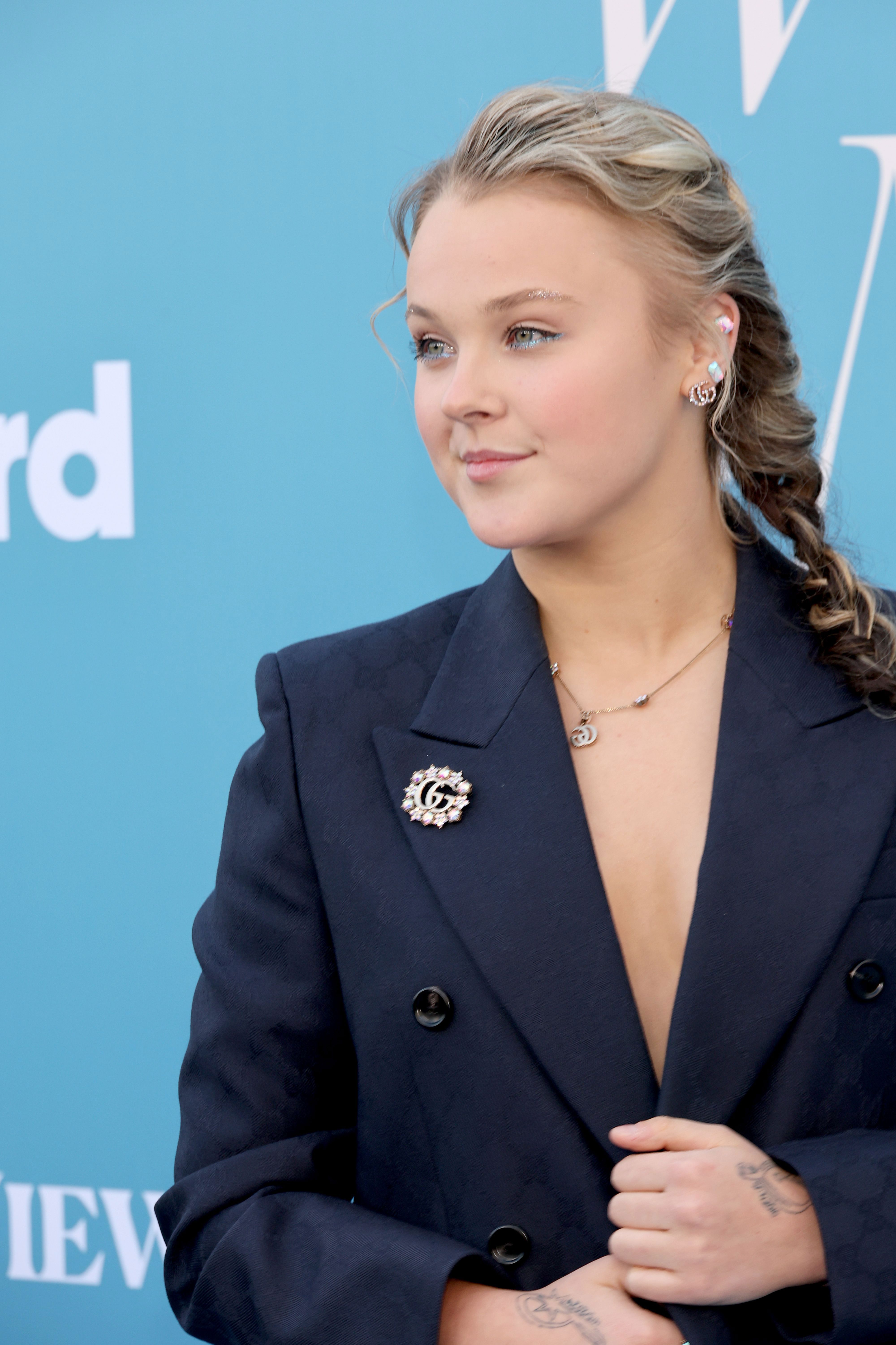 'Very shaken up': JoJo Siwa reveals she was 'thrown off her golf cart' and left injured in horror accident