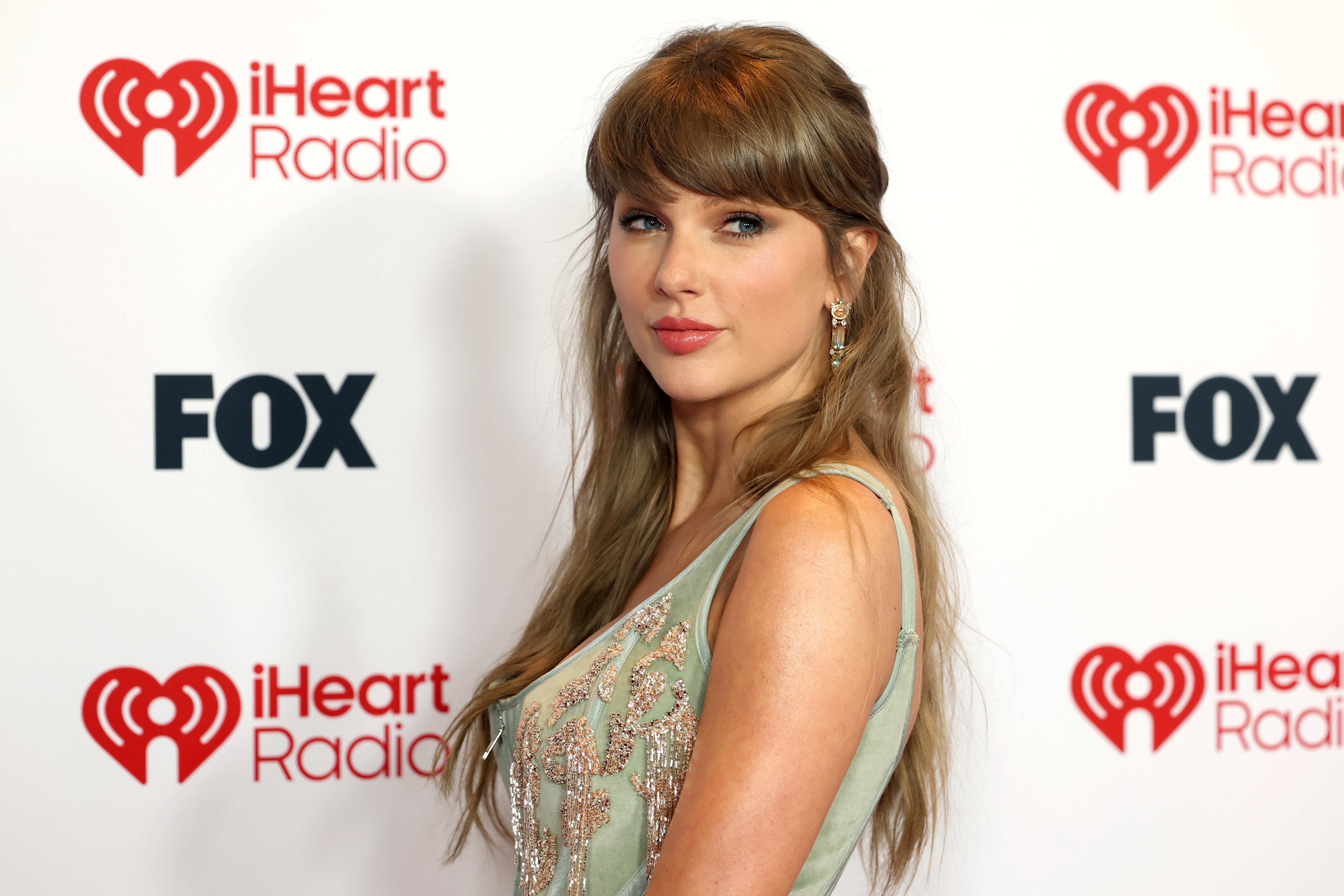 Taylor Swift shines in corset-style dress as she makes rare appearance at the iHeart Music Awards