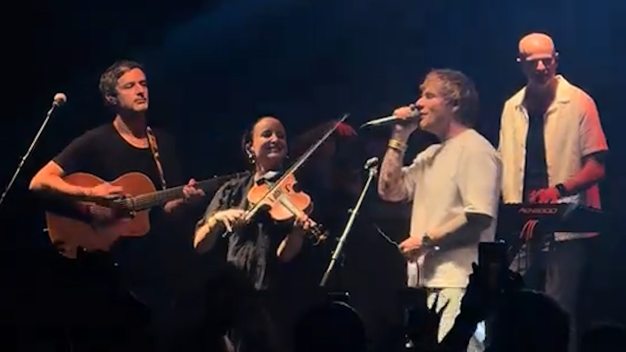Ed Sheeran surprises fans at with performance at Sydney RSL ahead of sold-out stadium tour