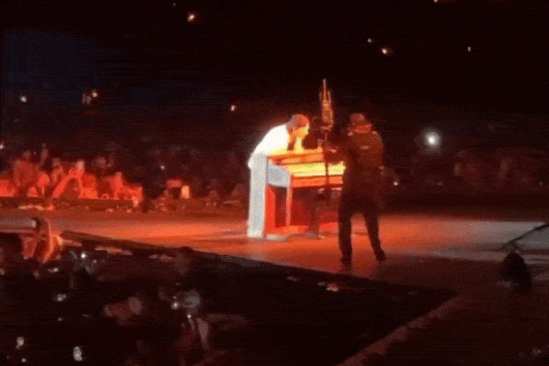 Controversial country star Morgan Wallen flips piano on stage