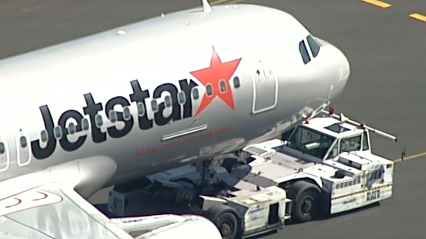 Jetstar flight returns to Sydney Airport News Australia
