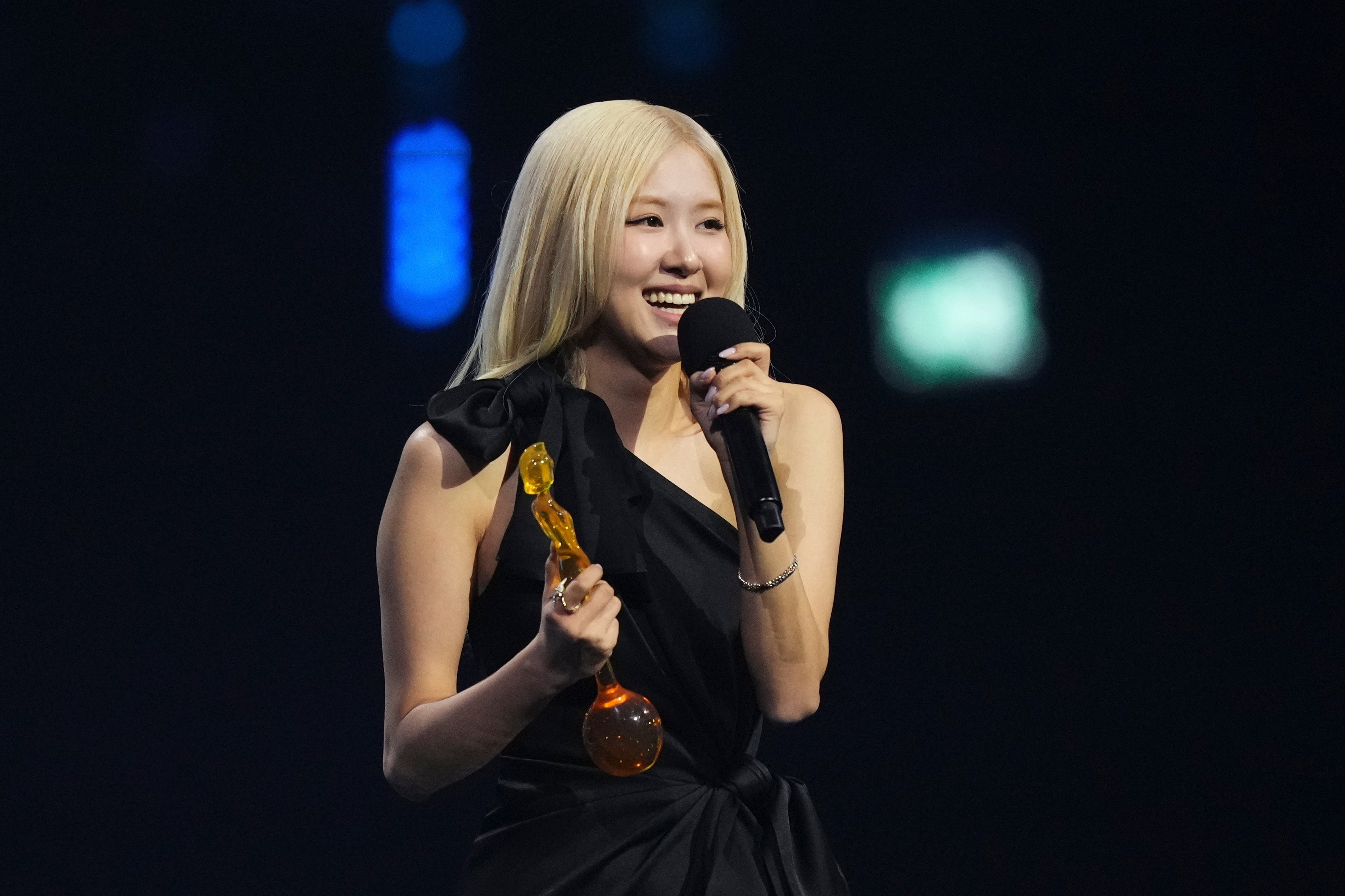 NZ-born, Australian-raised singer Rosé has just made BRIT Awards history