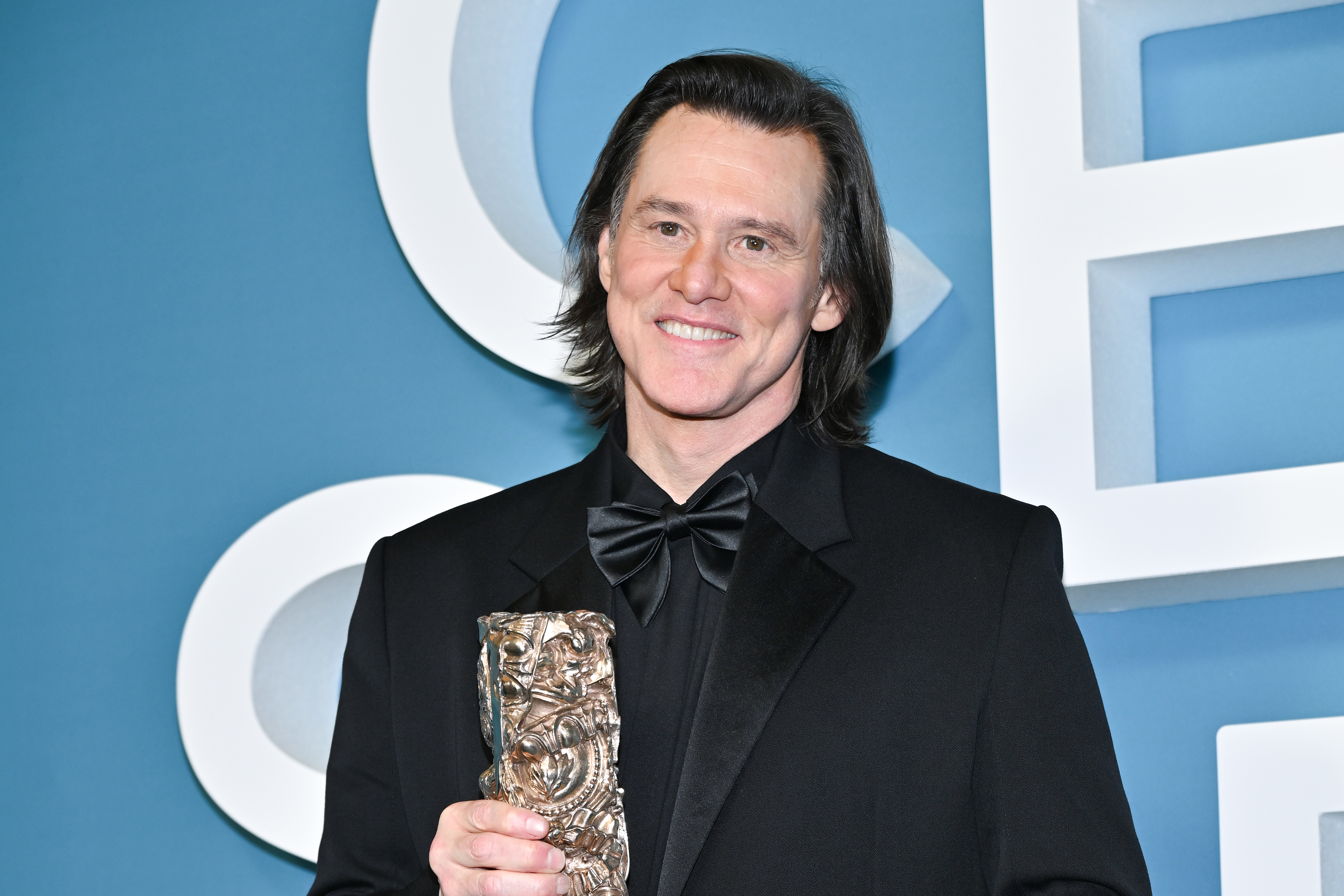 Jim Carrey responds to bizarre rumours about his appearance at recent award show