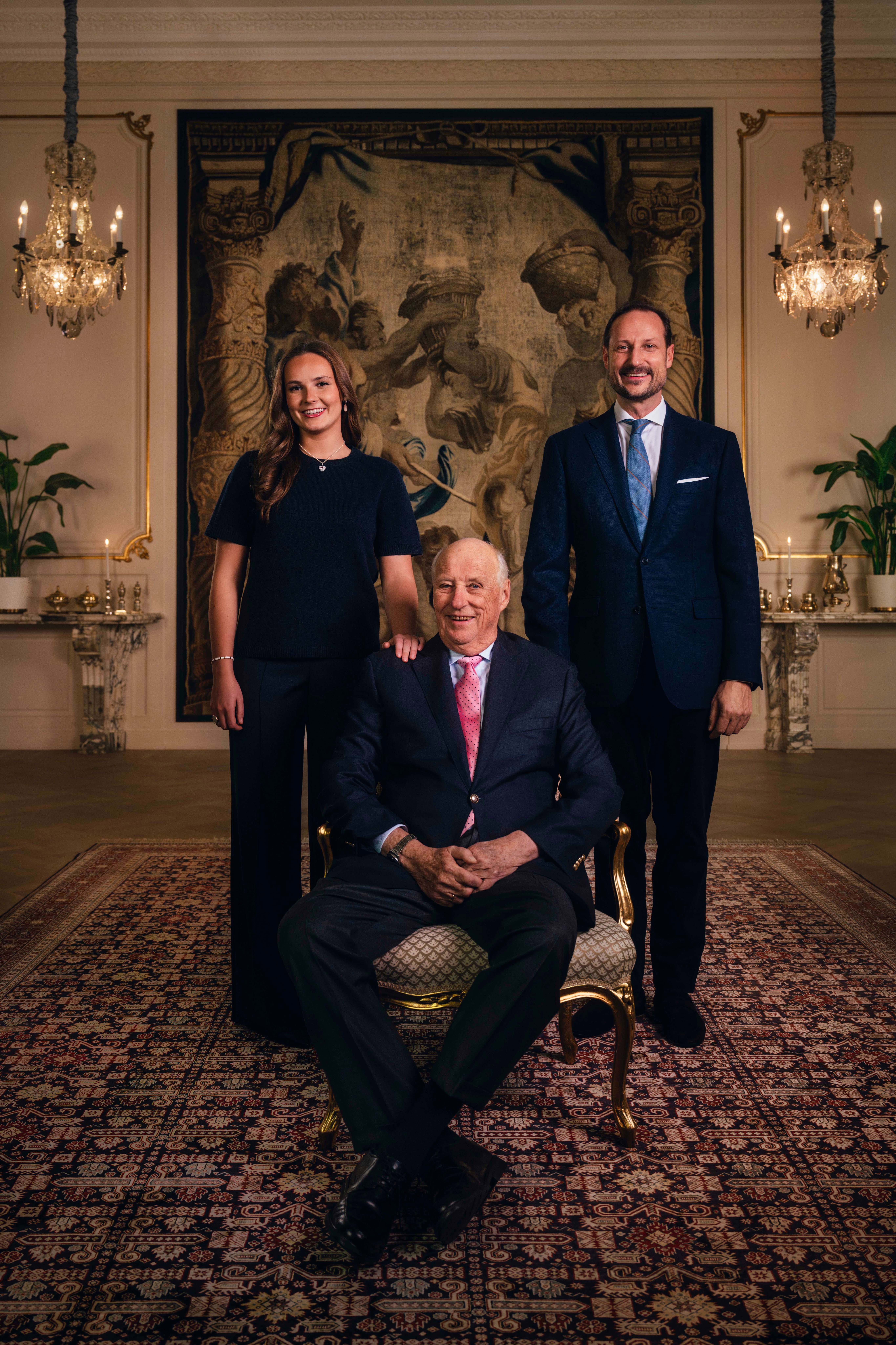 King, 89, admitted to hospital days after standing united with his heirs in the face of unprecedented scandal