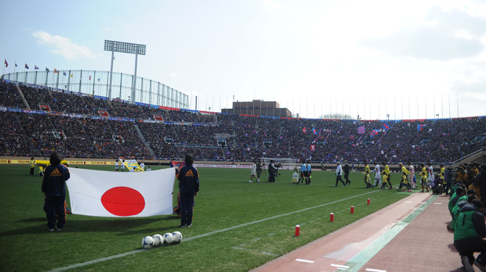 Players walk onto the pitch at National Olympic Stadium in Tokyo. (Getty)