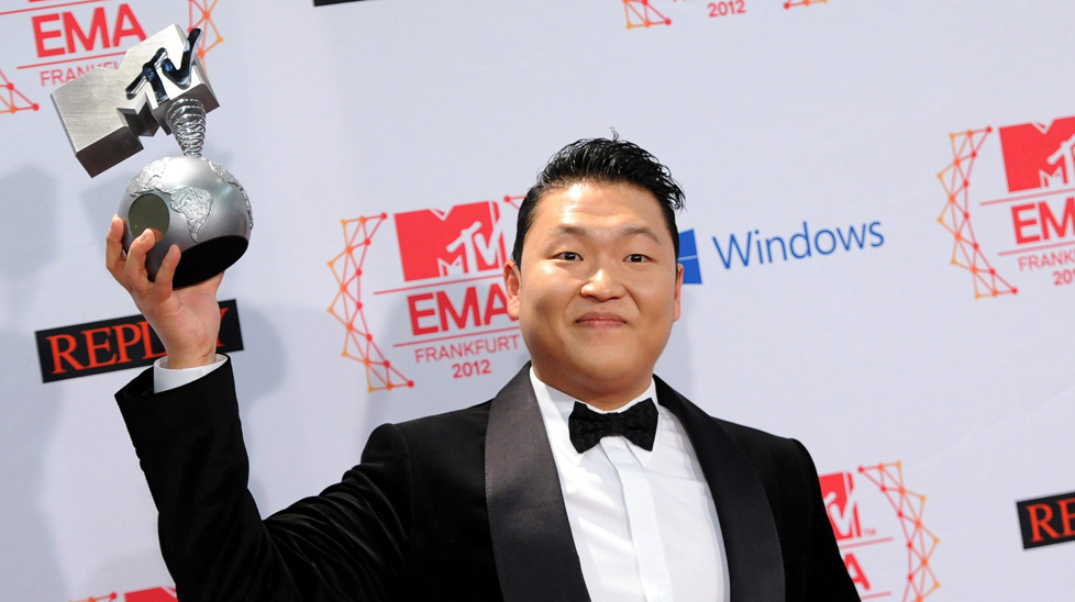 Click through the gallery to check out some of the highlights from the MTV EMA awards. (AAP)