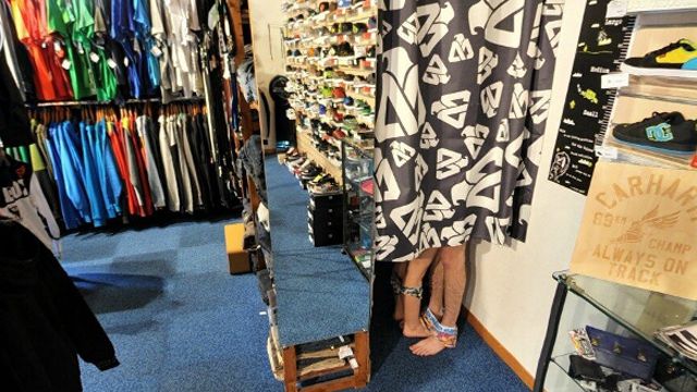 This Google photo of a  couple 'caught' with their pants down appears to have been staged.