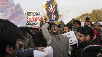 New Delhi students chant slogans in advocacy for better treatment of women. (AAP)