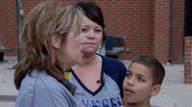 'Hero' teacher Rhonda Crosswhite with mother Brandi Kline and her son Damian Britton.