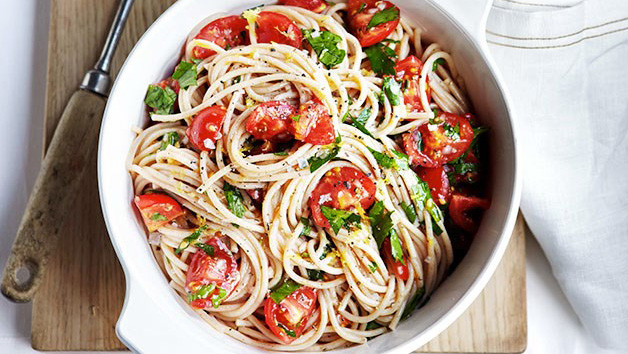 Buckwheat spaghetti with tomato, lemon and flat-leaf parsley - 9Kitchen
