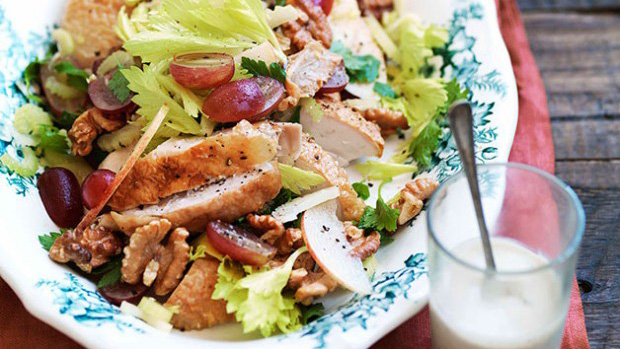 Roast chicken, walnut and grape salad with blue cheese dressing - 9Kitchen