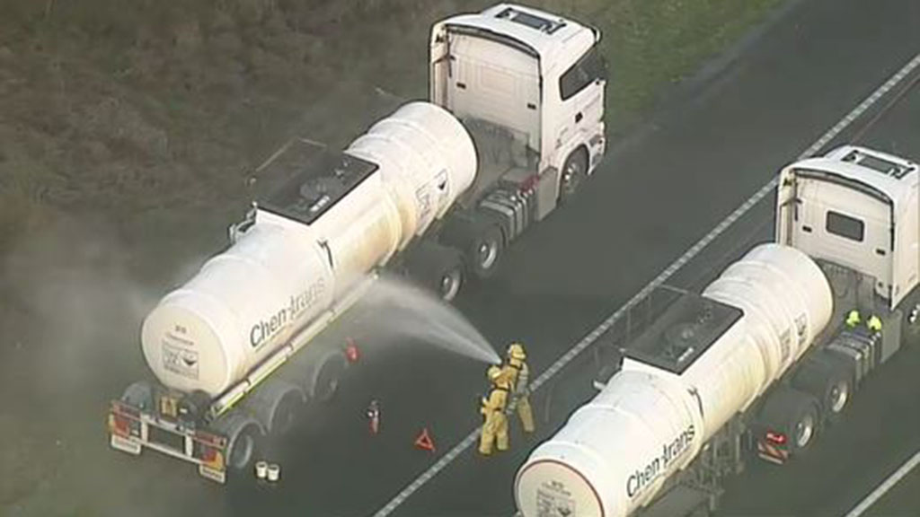 Truck leaks hydrochloric acid on Calder Freeway 9News