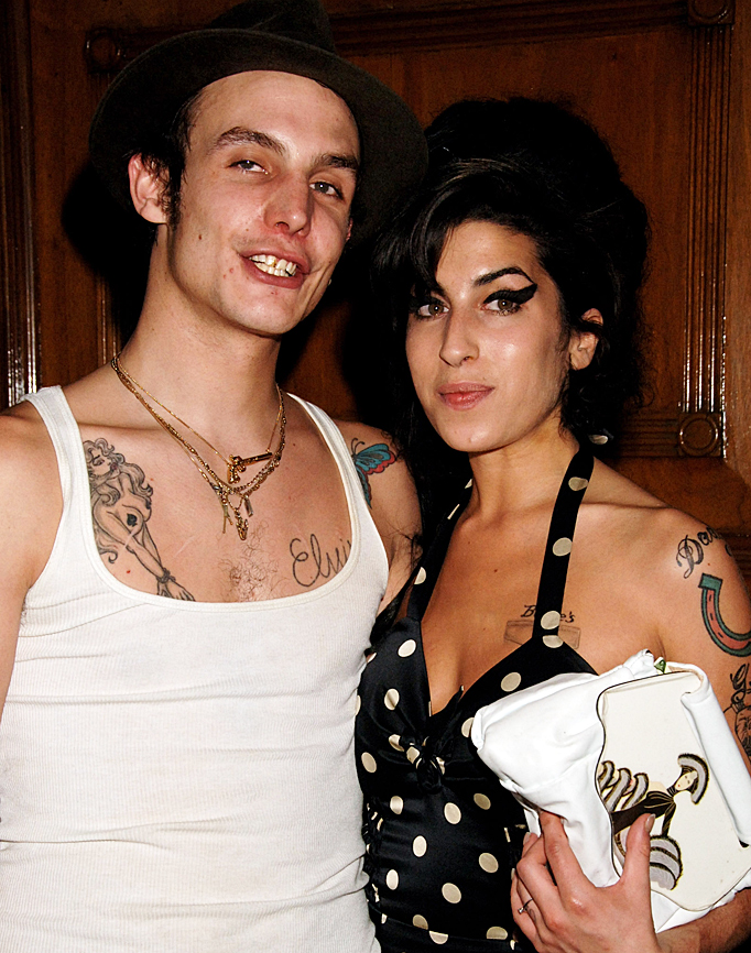 Эми уайнхаус и блейк филдер. Pete Doherty Amy Winehouse. Блейк Филдер-Сивил. Эмми вайн Хаус и Блейк Филдер-Сивил. Эми Уайнхаус и Блейк.