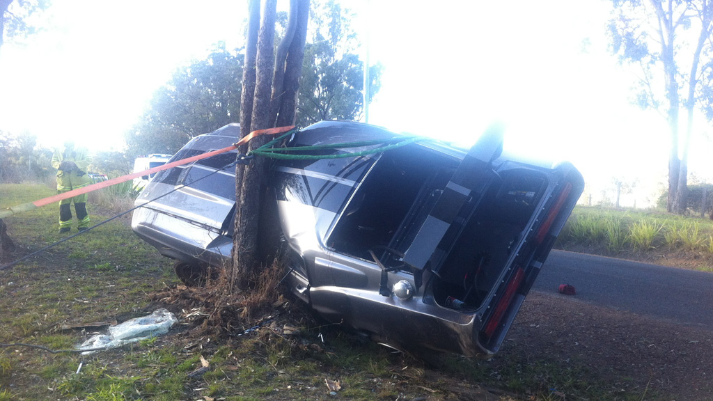  Pasajero gravemente herido y raro Ford Mustang destrozado en accidente de Gympie