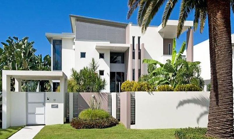 Clive Palmer sells Gold Coast mansion to a mate - 9Finance