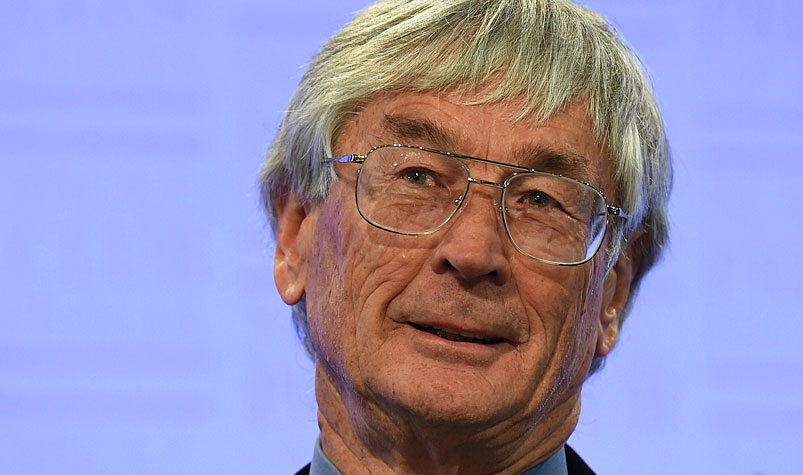 Entrepreneur Dick Smith had written to Vegemite's American owners a number of times in a bid to bring the product home, but had never received "a proper answer". (AAP)