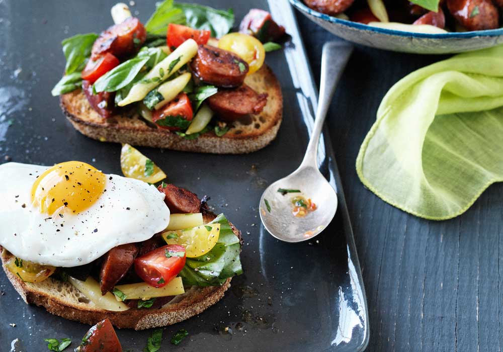 Hayden Quinn's tomato breakfast salad with chorizo, herbs, eggs and ...