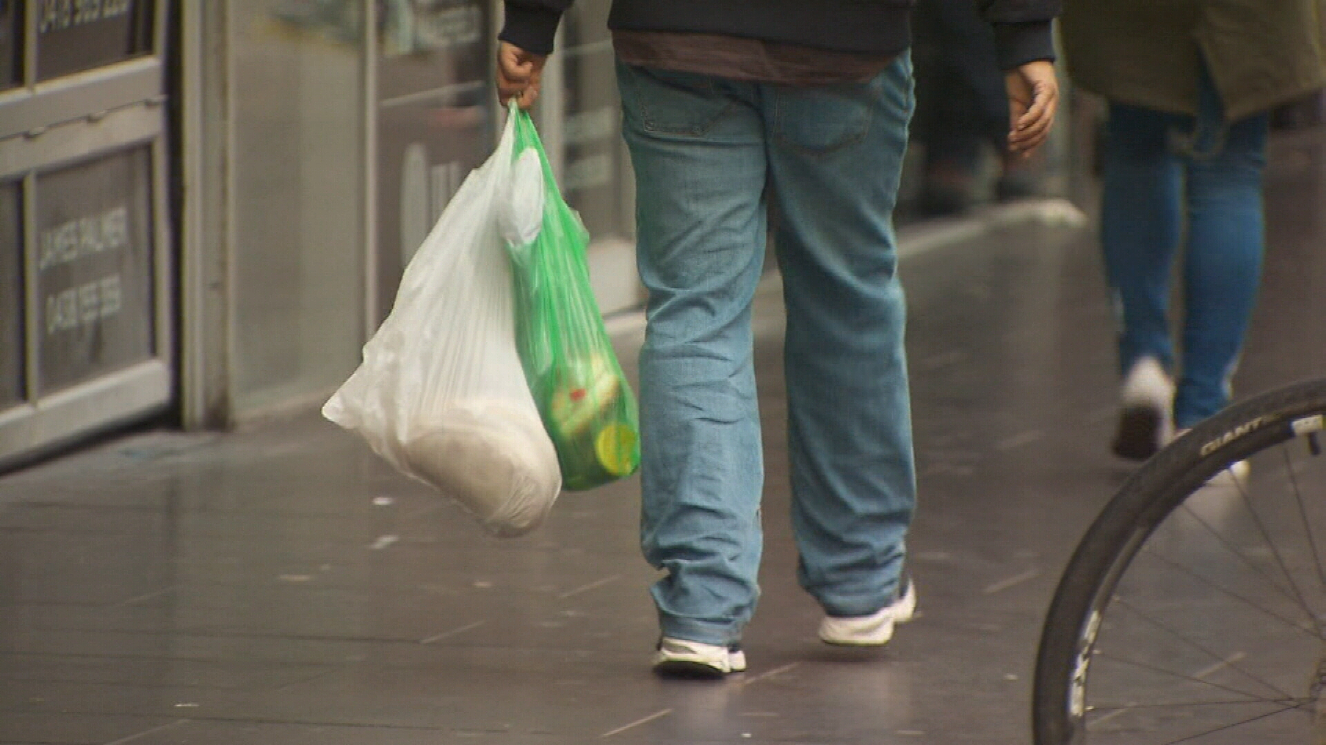Plastic bag ban expands to Victorias takeaway shops and small businesses