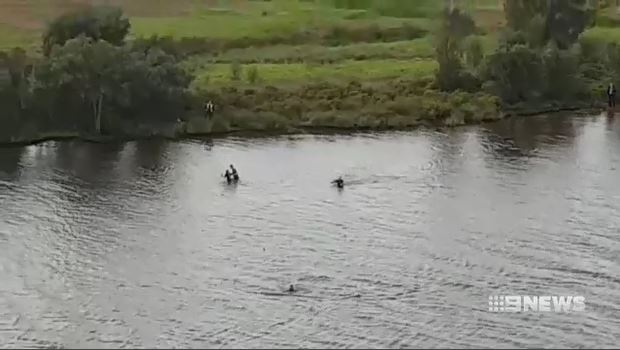 Police recover two bodies from Swan River in Perth after alleged pursuit