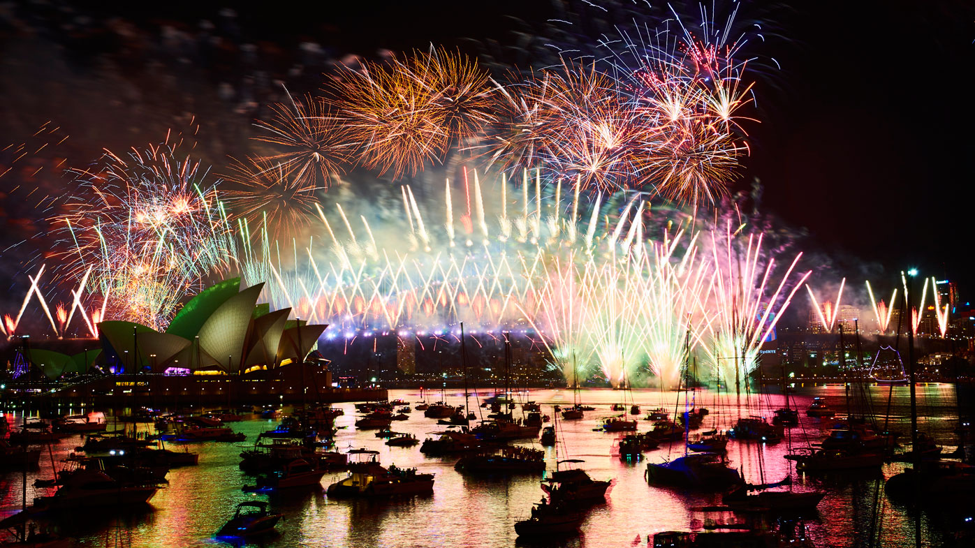 New Year’s Eve Sydney: A thunderstorm has opened up over Sydney sending ...