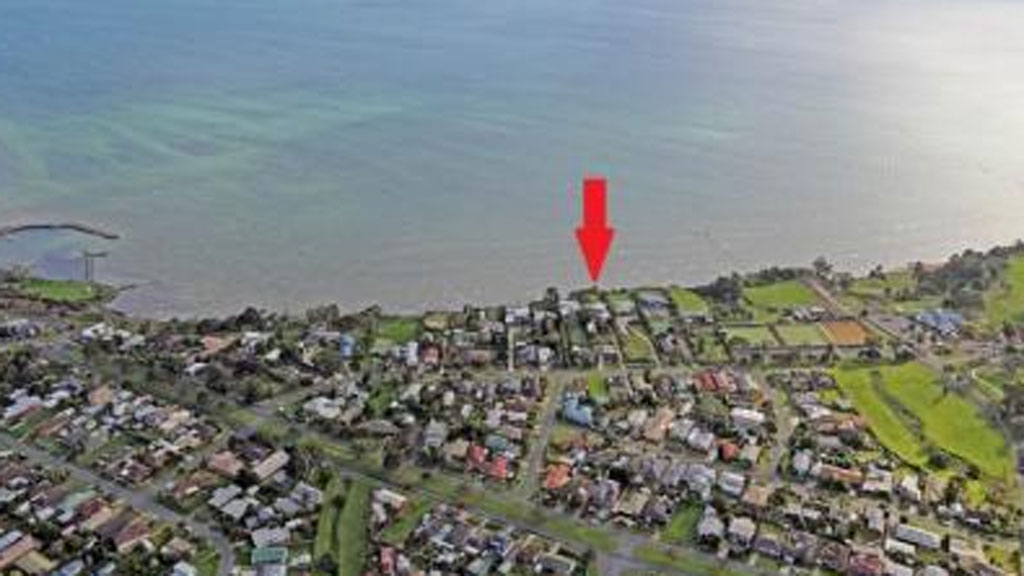 Victorian property with private beach set to fetch 1.5 m